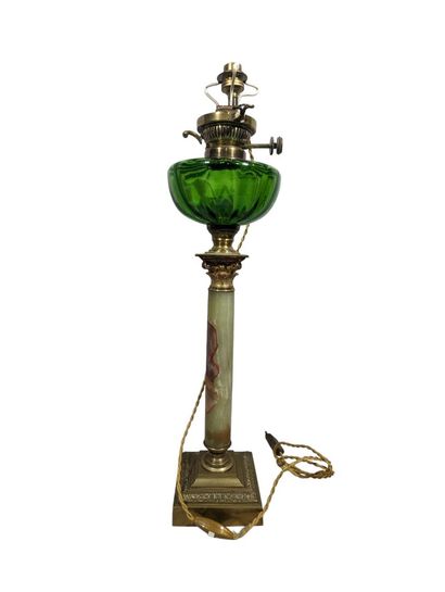 Ancienne lampe à pétrole avec monture en...