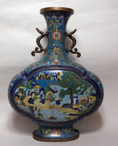 null Vase pansu en bronze cloisonné avec deux anses dragons CHINE (accidents et manques)...