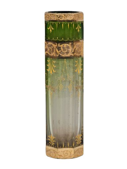 null BACCARAT (attribué à)
Grand vase en cristal verre à décor appliqué de dorures...