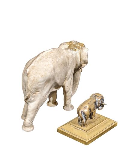 null Anonyme
"Eléphants"
Deux sujets en biscuit et en bronze à patine doré
Hauteur...