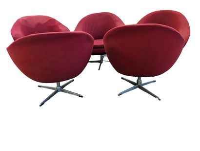 null Carl Eric KLOTE (XXe)
Suite de 5 fauteuils coquille pivotants modèle "Overman...