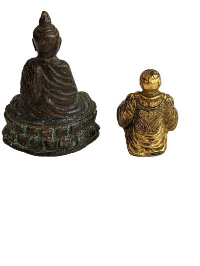 null Réunion de deux bouddha miniatures en bronze 
Hauteur max : 3.8 cm