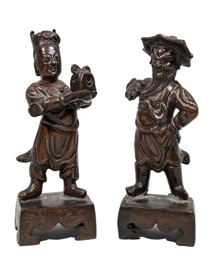 null CHINE
Paire de sujets en bronze figurant deux personnages.
Hauteur : 18 cm
(Accident...