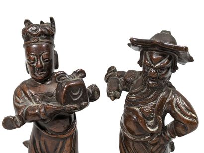 null CHINE
Paire de sujets en bronze figurant deux personnages.
Hauteur : 18 cm
(Accident...
