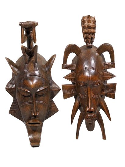 null SENOUFO, Côte d'Ivoire
Deux masques en bois sculpté.
Hauteur : 40 cm