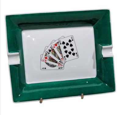 null LIMOGES
Cendrier en porcelaine à décor de jeu de cartes
19.5 x 16.5 cm