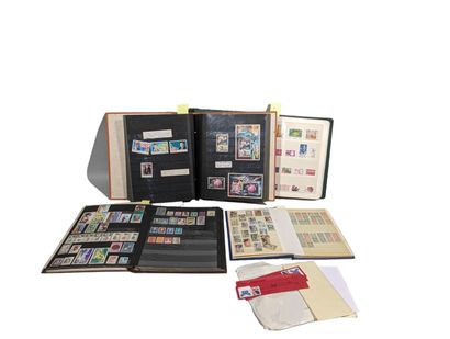 null Collection de timbres principalement français neufs et oblitérés et en vrac...