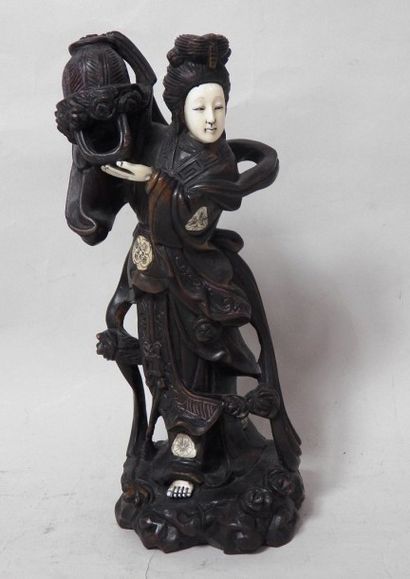 null Statuette de femme en bois et ivoire Chine
