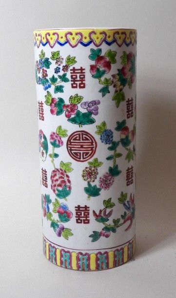 null Vase de forme cylindrique en porcelaine polychrome à décor floral - Chine