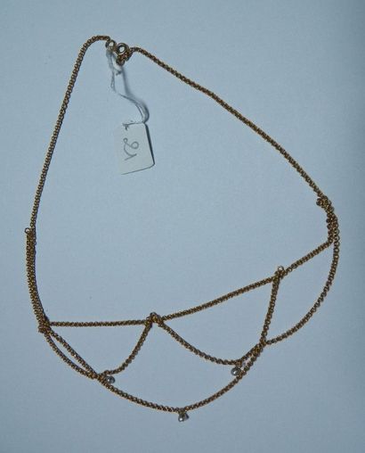 null Collier draperie en or jaune composé de chaînettes entrecroisées agrémentées...