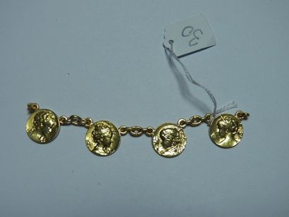 null Élément de collier en or jaune orné de quatre médailles à décor de profils de...