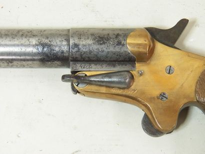 null Lance fusée carcasse bronze modèle 1917 - Bon état