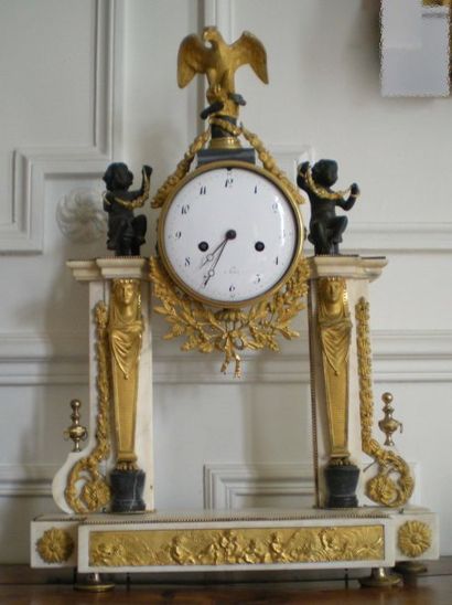 null Pendule portique XIXe (manques), H. 60, L. 43 cm