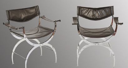 null Deux fauteuils chromés et cuir Haut. : 77 cm - Larg. : 67 cm - Prof. : 44 cm...