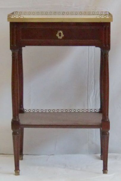 null Table époque Louis XVI estampillée STOCKEL (Joseph STOCKEL reçu Maître en 1775)...