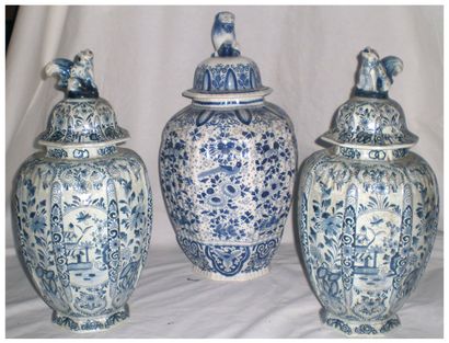 Vases DELFT
Haut. : 38cm et 42cm