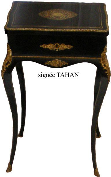 null Travailleuse signée TAHAN en bois noirci, ornement bronzes dorés
Epoque Napoléon...