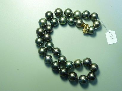 null Important collier composé de perles de Tahiti, diamètres 12,5 à 14,5 mm, fermoir...