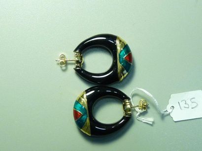 null Paire de pendants d'oreilles composés d'anneaux ovales en or jaune 18K (750/oo)...