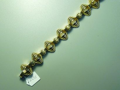 null Bracelet "tank" en or jaune 18K (750/oo) composé de maillons formés de deux...