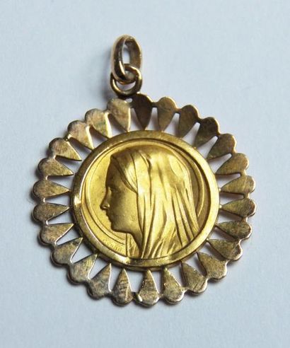 null Médaille religieuse "Vierge" en or jaune avec bordure ajourée - Poids : 2,4...