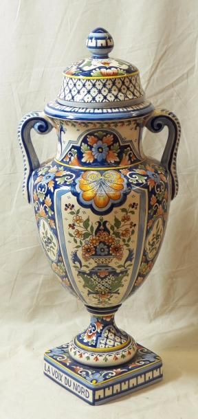 null DESVRES : Grand vase couvert en faïence à décor polychrome portant l'inscription...