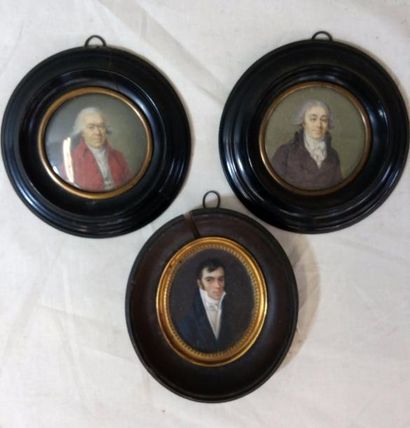 null Trois miniatures "Portraits" de forme ronde ou ovale, cadres bois noir (fen...