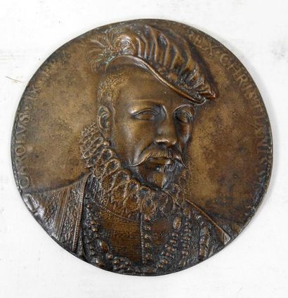 null Plaque ronde en bronze "Charles IX" - Diam : 16,5 cm