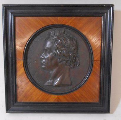 null E. GATTEAUX "Portrait de Beethoven" Médaillon en bronze - Diam : 13 cm