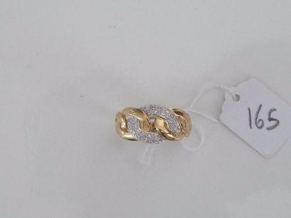 null Bague en or de deux tons 18K (750/oo) à décor ajouré entrelacé d'un anneau serti...