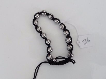 null Bracelet "Chambala" en cordon noir et boules d'acier. 