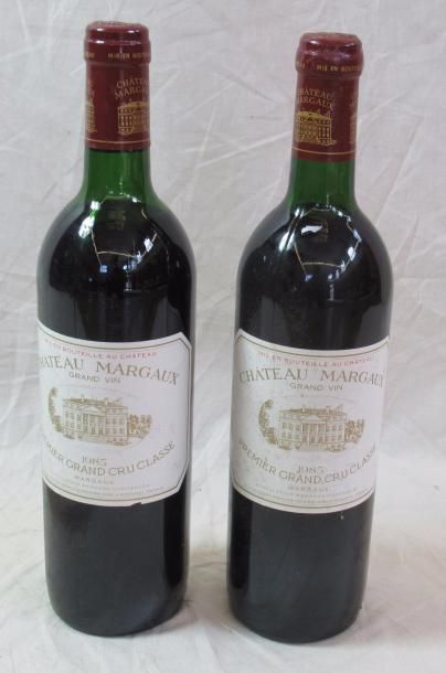 null 2 bouteilles de CHATEAU MARGAUX Grand Cru Classé 1985( niveau bas goulot) 