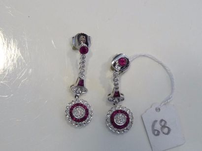 null Paire de pendants d'oreilles en or gris 18K (750/oo) à décor de rosaces serties...