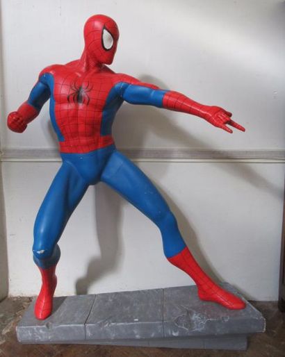 null "Spiderman" Sculpture en résine polychrome sur socle - Ht totale : 180 cm (légers...