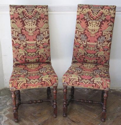 null Deux chaises époque XVIIe siècle (restaurations) 