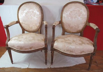null 2 fauteuils médaillon époque LOUIS XVI 