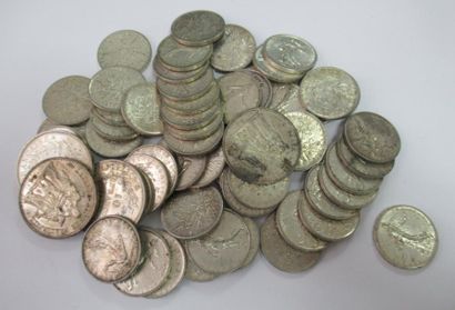 null 4 pièces de 10 Francs en argent 57 pièces de 5 Francs en argent Poids total...