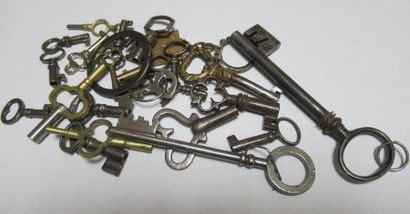 null Lot de clés diverses dont clés de montre (de col et de gousset), porte-clés...