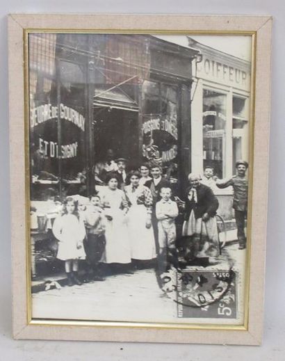 null Photographie d'une rue commerçante de Compiègne "Beurre de Gournay et d'Isigny"...