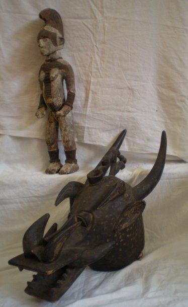 null Masque Côte d’Ivoire Haut : 84 cm
Sculpture IBO NIGERIA Haut : 71 cm (resta...