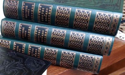 null Contes et romans de VOLTAIRE. Trois volumes reliés. Illustrations de Charles...
