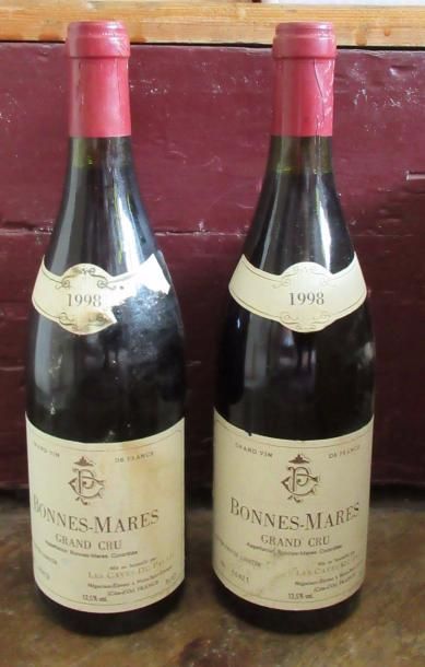 null Deux bouteilles de BONNES MARES Grand cru 1998 (étiquettes abimées) 