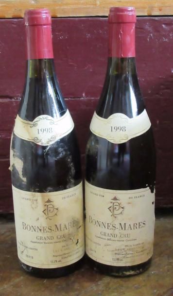 null Deux bouteilles de BONNES MARES Grand cru 1998 (étiquettes abimées) 