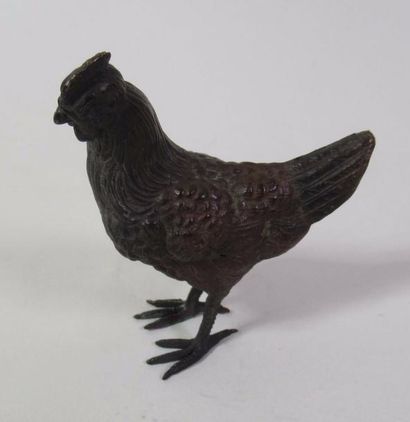 null Poule en bronze à patine brune. Haut: 7.5cm 