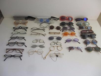 null Lot de 31 paires de lunettes dont 9 faces à main ou lunettes anciennes dont...