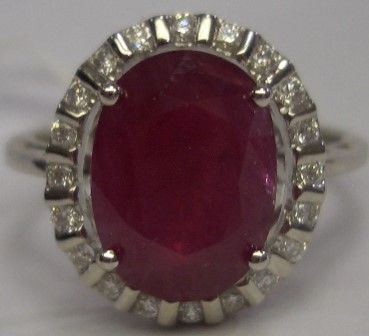null Bague Ovale or blanc 4g25, centre Rubis taille ovale 4.11 cts dans une entourage...
