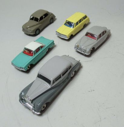 null DINKY TOYS (fabrication anglaise) - Ford Capri, Morris Oxford, Victor Estate,...