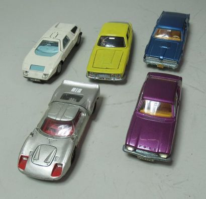 null DINKY TOYS (fabrication anglaise) - Mercedes Benz CIII, Ford 40 RV, Ford Capri,...