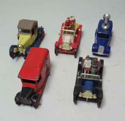 null DINKY TOYS (fabrication anglaise) - 5 voitures anciennes dont Ford, camionnette...