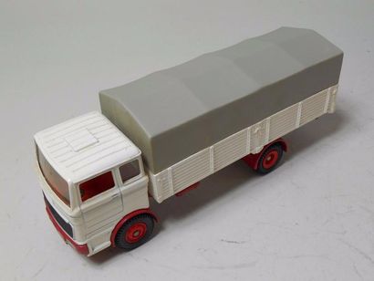 null DINKY TOYS (fabrication anglaise) - Camion Mercedes Benz LP 1920 bâché 